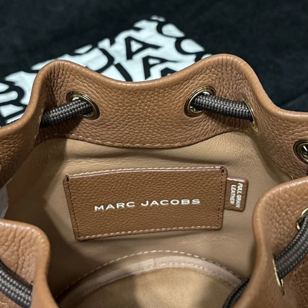 Marc Jacobs 
THE BUCKET handbag - Picture 5 of 8